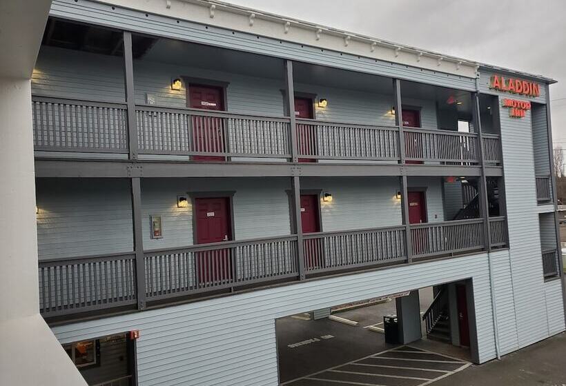 Отель Water Front Inn