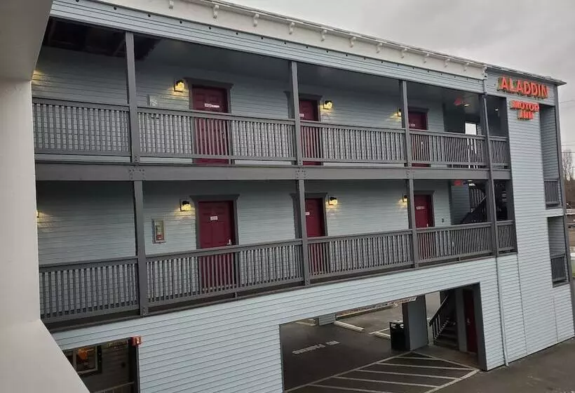 Отель Water Front Inn