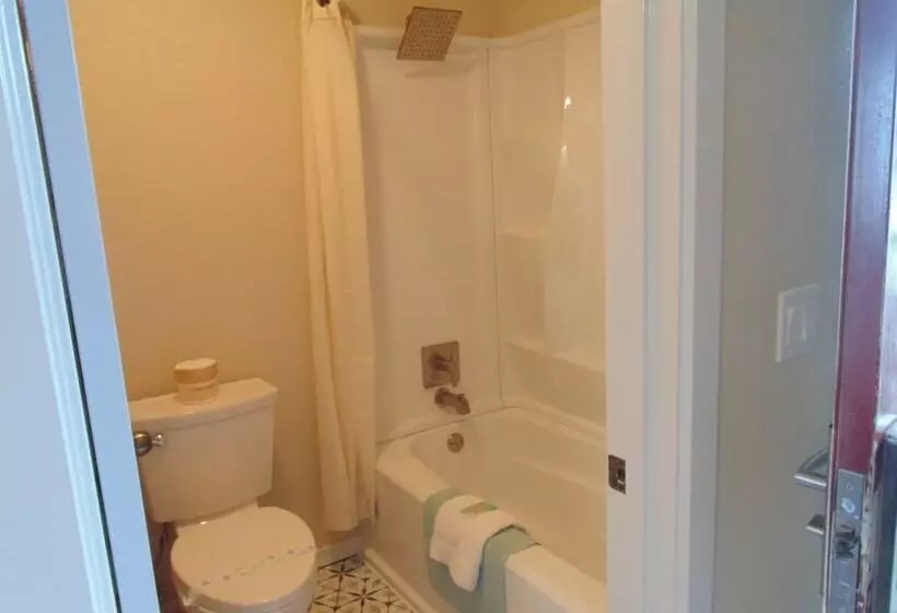 Отель Water Front Inn