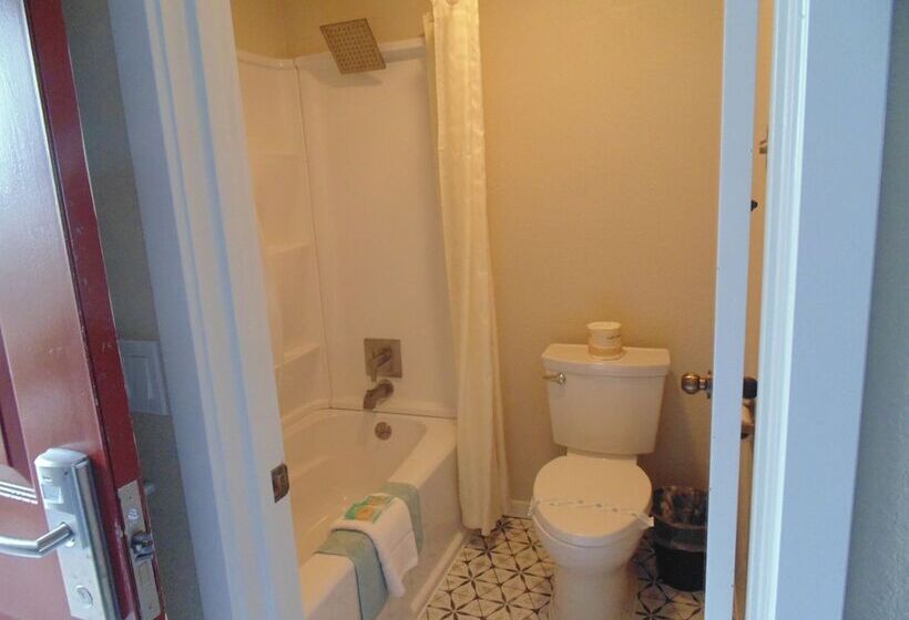 Отель Water Front Inn