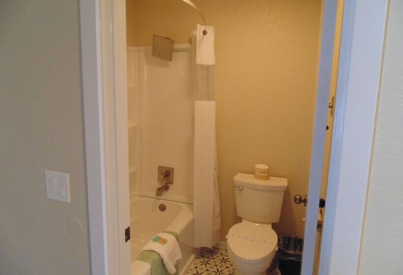 Отель Water Front Inn