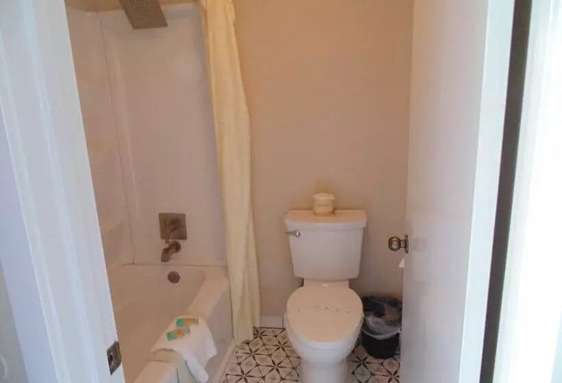 Отель Water Front Inn