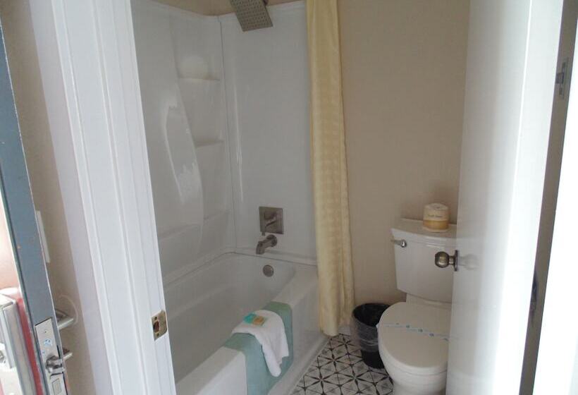 Отель Water Front Inn