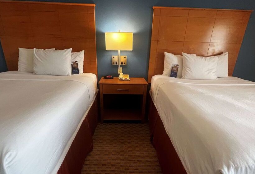 בית מלון כפרי Baymont By Wyndham Brenham