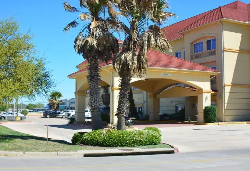 בית מלון כפרי Baymont By Wyndham Brenham