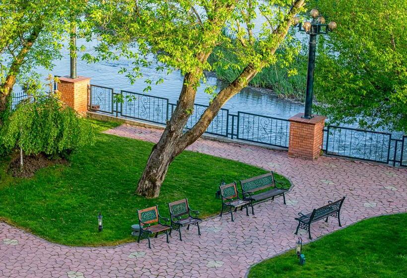 هتل Caro Horoscop