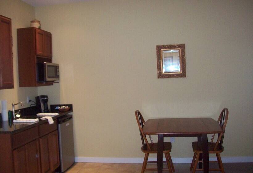 ホテル Colonel S Suites