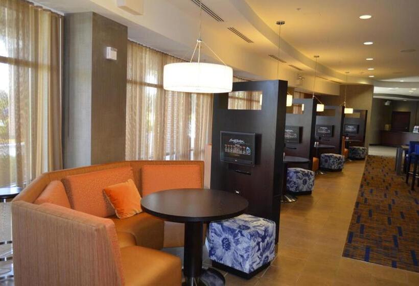 Отель Courtyard By Marriott Winchester Medical Center