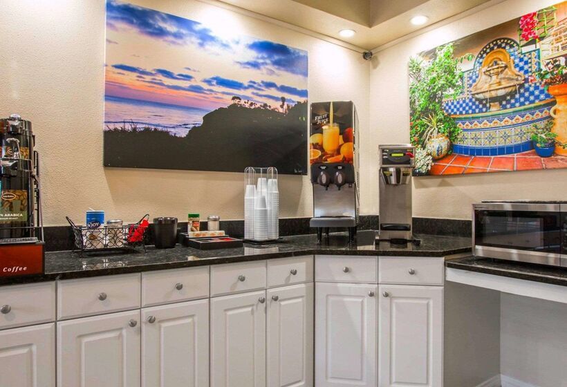 בית מלון כפרי Rodeway Inn Encinitas North