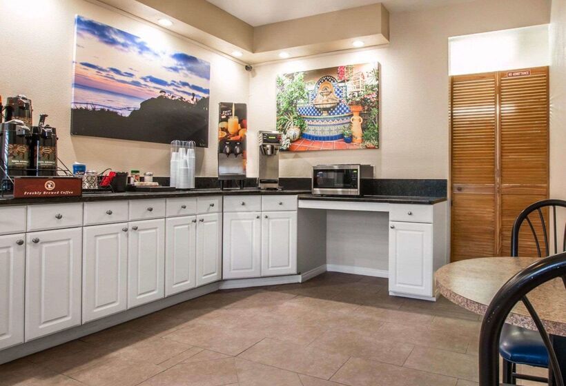 בית מלון כפרי Rodeway Inn Encinitas North