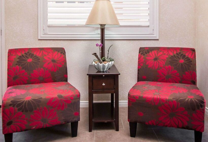 בית מלון כפרי Rodeway Inn Encinitas North