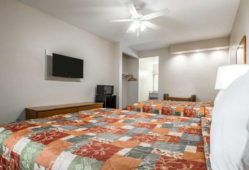 בית מלון כפרי Rodeway Inn Encinitas North