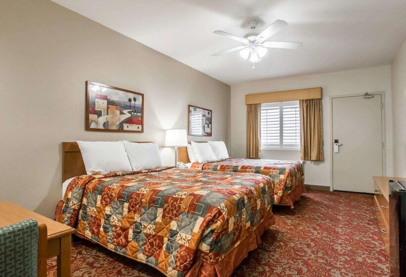 בית מלון כפרי Rodeway Inn Encinitas North