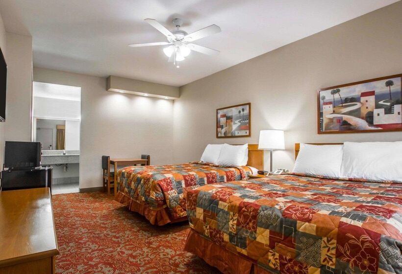 בית מלון כפרי Rodeway Inn Encinitas North