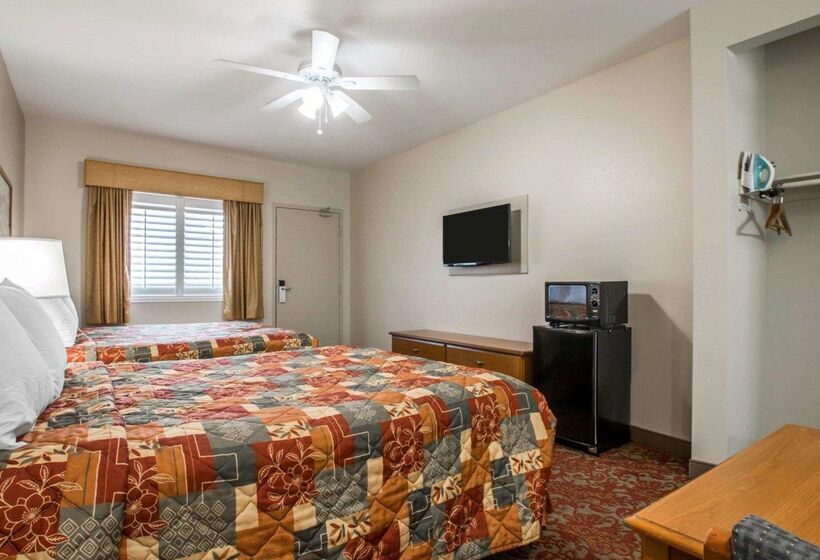 בית מלון כפרי Rodeway Inn Encinitas North