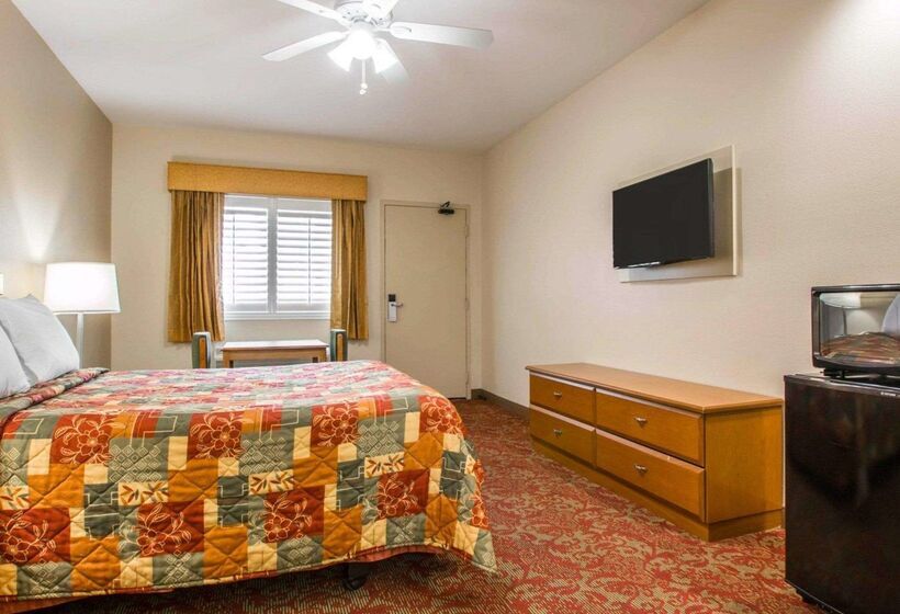 בית מלון כפרי Rodeway Inn Encinitas North