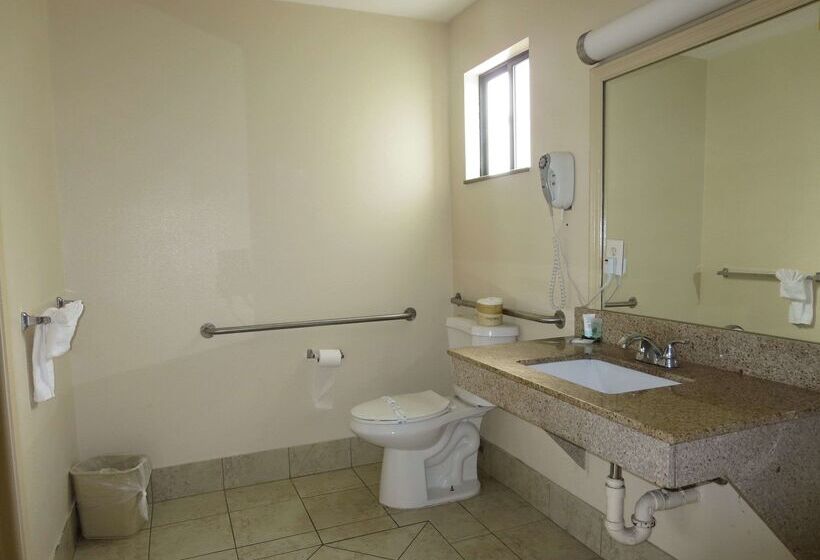 בית מלון כפרי Rodeway Inn Encinitas North