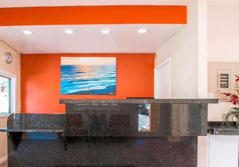 בית מלון כפרי Rodeway Inn Encinitas North