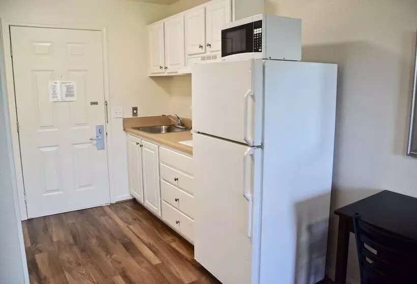 Отель Stay Plus Extended Stay Suites