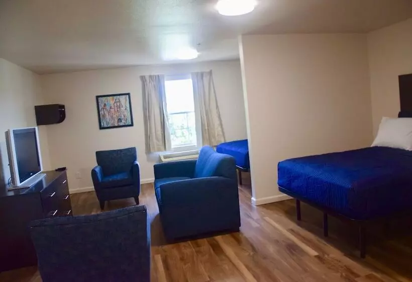 Отель Stay Plus Extended Stay Suites