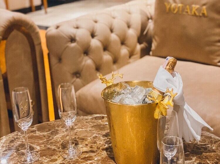 Szálloda Yotaka Khanom