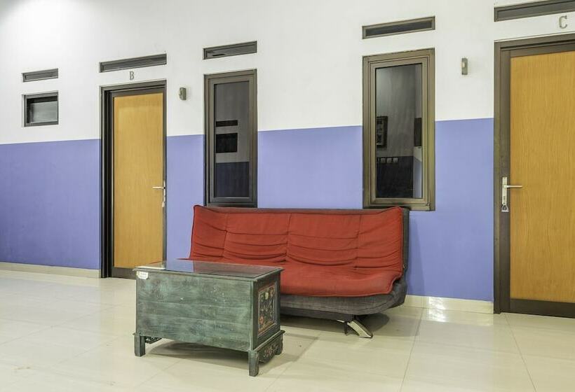 בית מלון כפרי Zleepy Sasana Budaya By Oyo Rooms