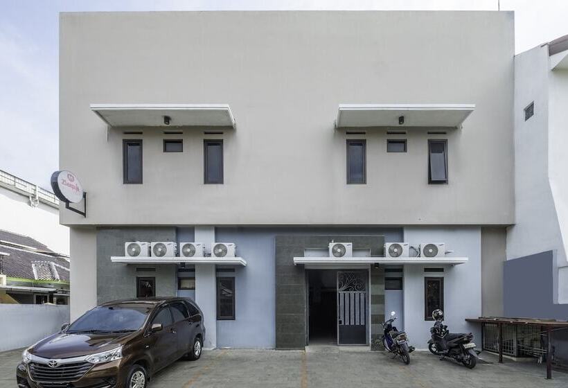 בית מלון כפרי Zleepy Sasana Budaya By Oyo Rooms