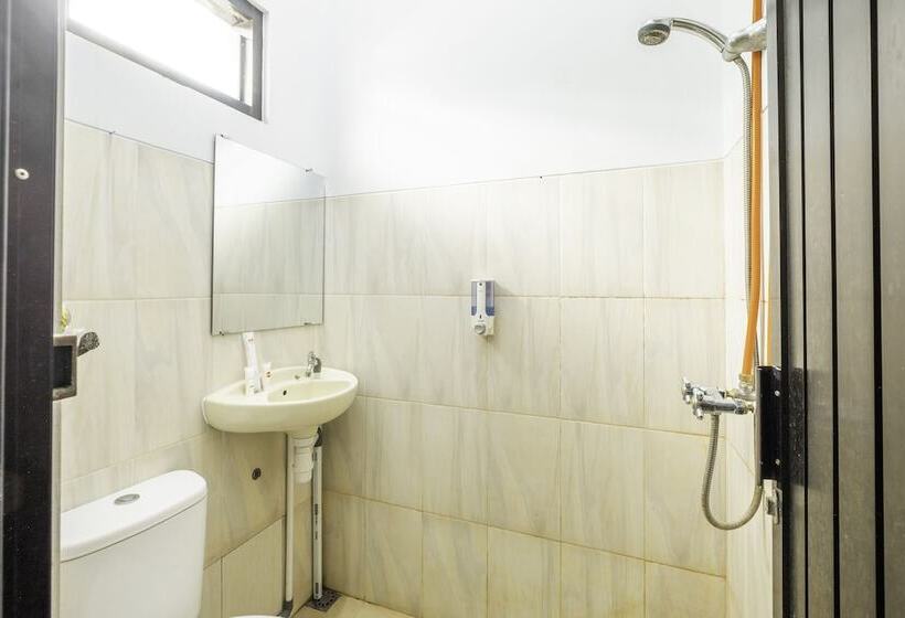 בית מלון כפרי Zleepy Sasana Budaya By Oyo Rooms