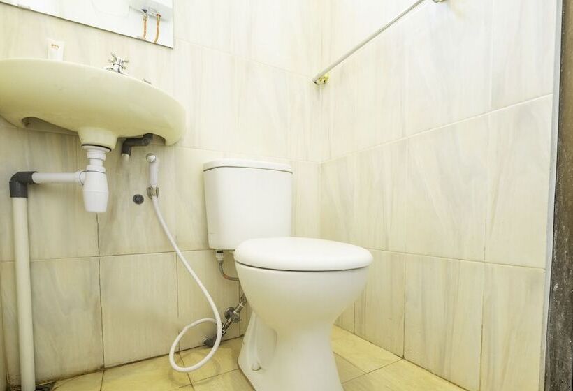 בית מלון כפרי Zleepy Sasana Budaya By Oyo Rooms