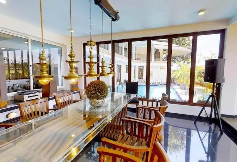 ホテル Akash Retreat And Spa