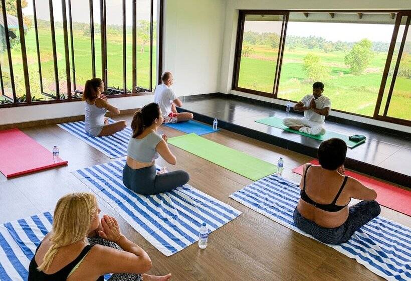 فندق Akash Retreat And Spa