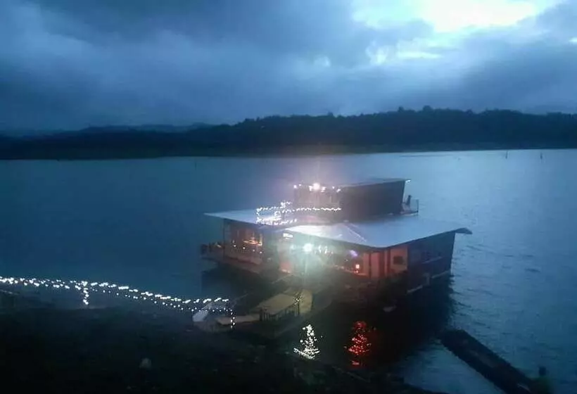 Hotelli Boat House Suriya