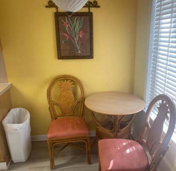 Getaways At Soundside Holiday Beach Resort