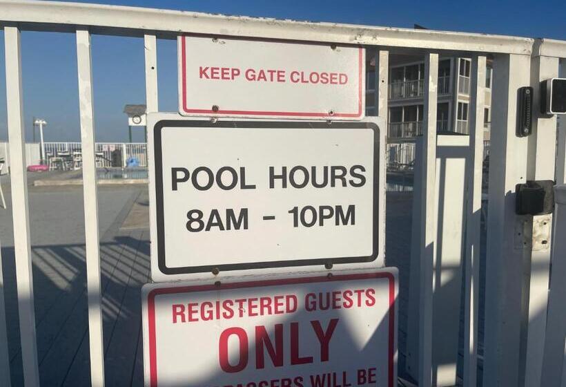 Getaways At Soundside Holiday Beach Resort