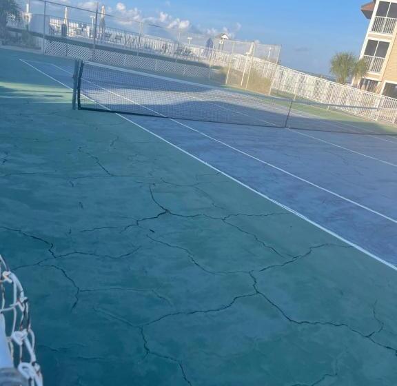 Getaways At Soundside Holiday Beach Resort