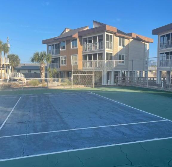 Getaways At Soundside Holiday Beach Resort