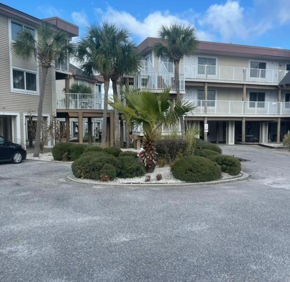 Getaways At Soundside Holiday Beach Resort