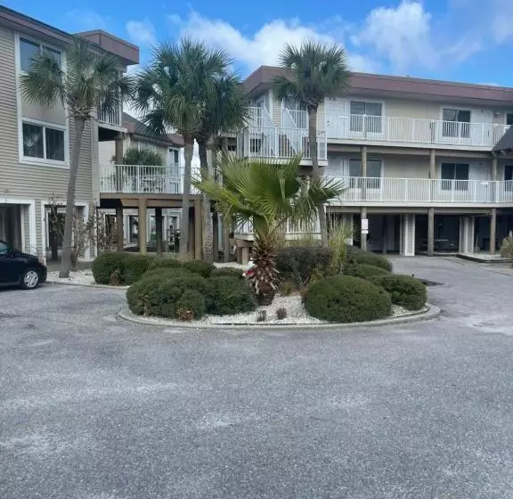 Getaways At Soundside Holiday Beach Resort