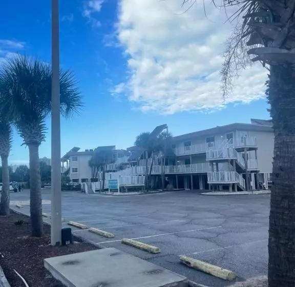 Getaways At Soundside Holiday Beach Resort