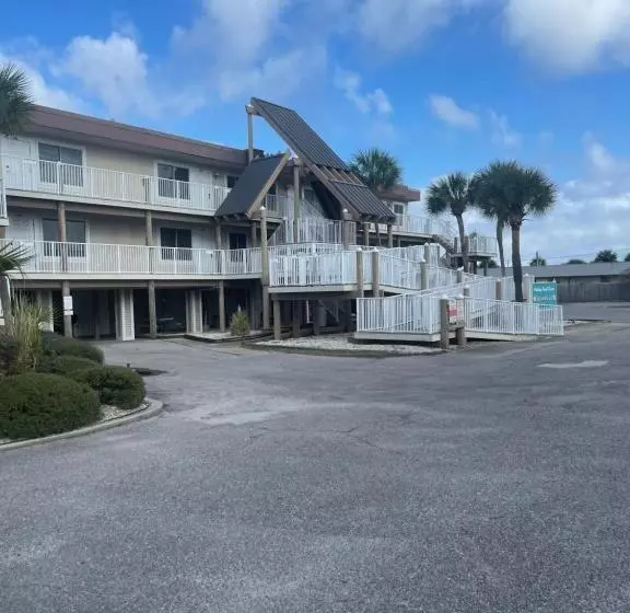 Getaways At Soundside Holiday Beach Resort