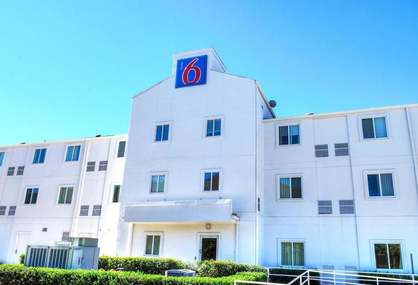 בית מלון כפרי Studio 6new Orleans, La