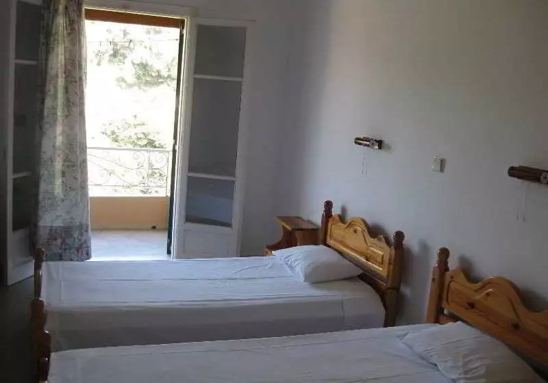 酒店 Zacharenia Apartments