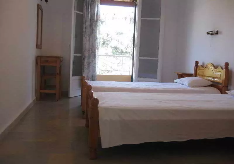 酒店 Zacharenia Apartments