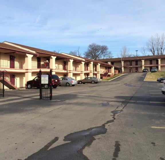 فندق على الطريق Scottish Inn   Nashville