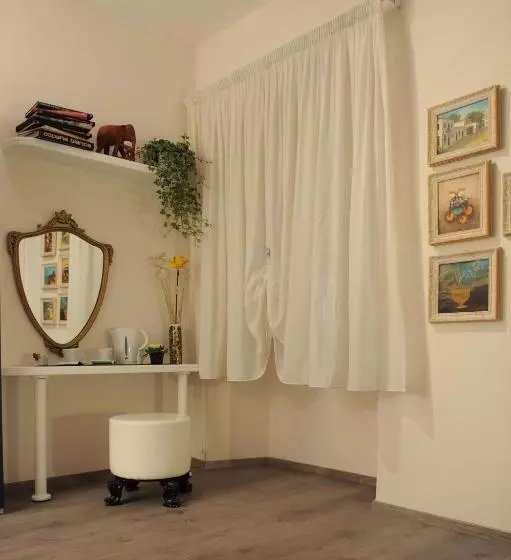 تختخواب و صبحانه Temple View