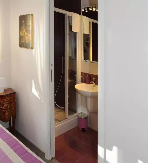 تختخواب و صبحانه Temple View