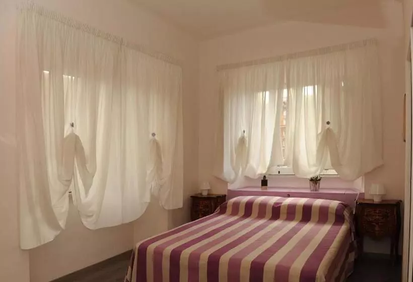 تختخواب و صبحانه Temple View