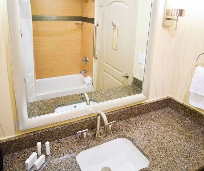 Fairfield Inn And Suites By Marriott North Spring