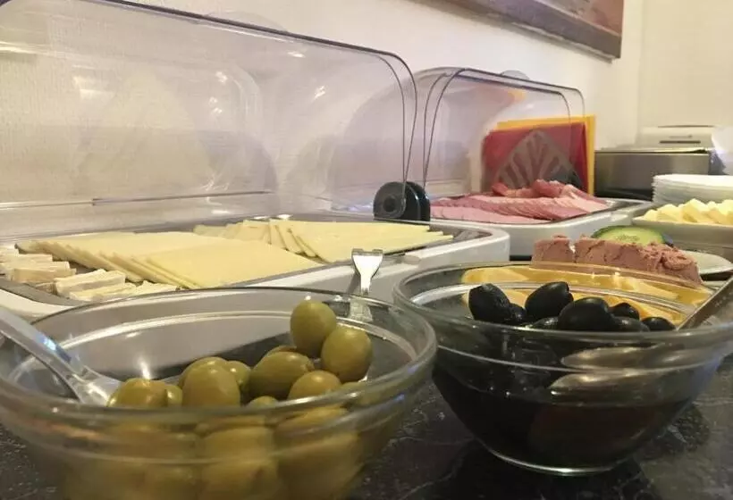 هتل Amelie Berlin