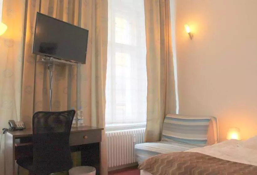 هتل Amelie Berlin